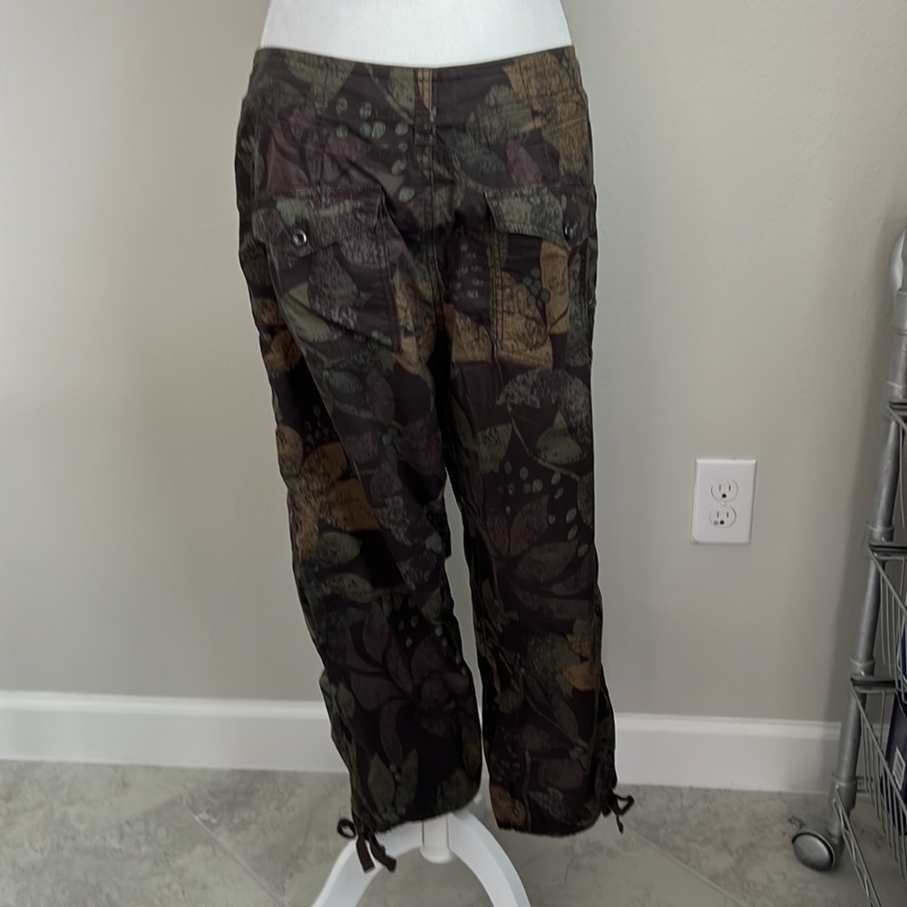 Anthropologie Green and Brown Floral Cropped Pants - Picture 6 of 8
